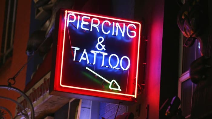 Anonymní obchod s tetováním nedávno zveřejnil interakci mezi sebou a potenciálním klientem na Redditu, která si získala velkou pozornost médií.