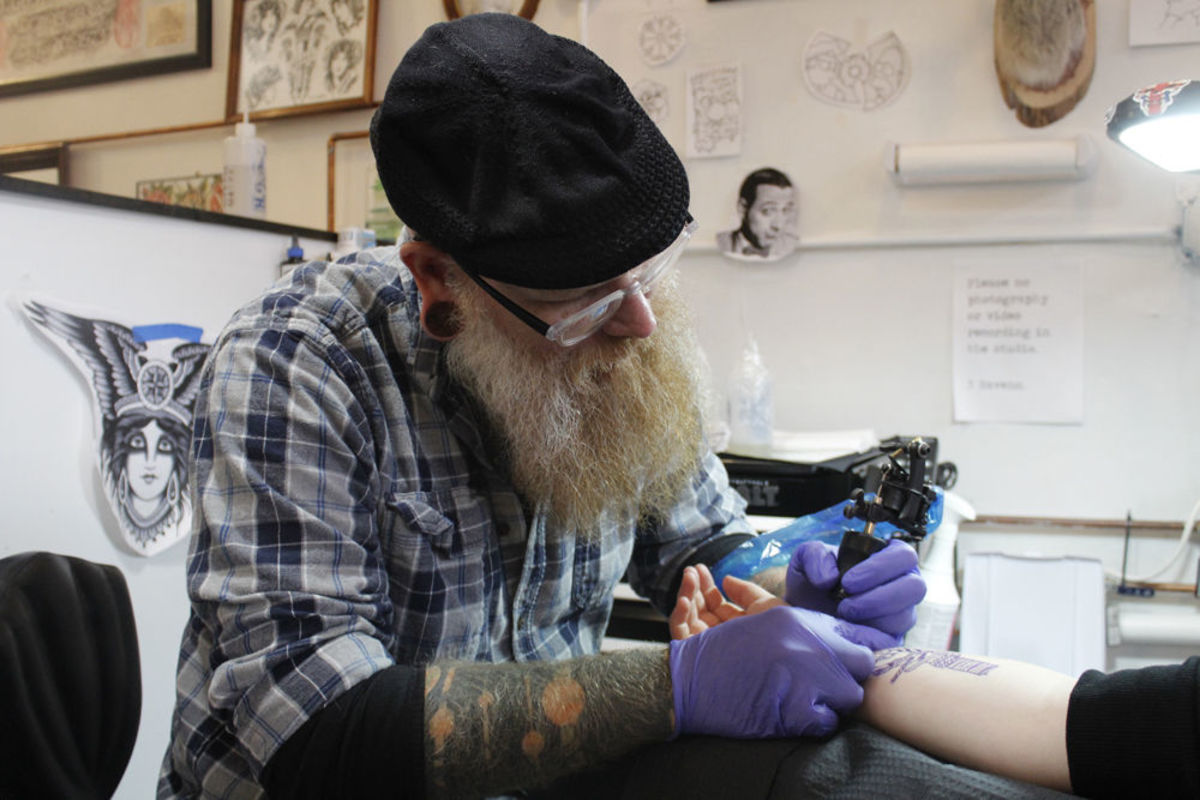 3 Ravens Tattoo & amp; Piercing, National Association of Pediatric Nurse Practicesers Partners for Vulnerable Youth, sex sex, obchodování se sexem v Americe, sex trafficking survivors, free tatto for sex trafficking survivors, Jim Mellor, Devon Mellor, free tattoos athens georgia, Tattoo Parlor Gives Free Cover-Ups přeživším obchodování se sexem, Jennifer Davidson