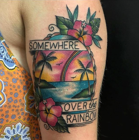 Skin Deep Tattoo Waikiki wurde 1979 eröffnet und ist das älteste Tattoostudio auf der Insel Oahu. Dieses familiengeführte Studio ist auf viele Stile und kundenspezifische Designs spezialisiert und bietet Tausende von Skizzen zum Durchsehen. Website-Adresse: 2128 Kalakaua Avenue Honolulu, HI 96815