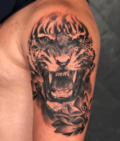 يعد Elite Ink Tattoos of Myrtle Beach أقدم استوديو للوشم في ساوث كارولينا ، فضلاً عن التصويت المستمر لـ 