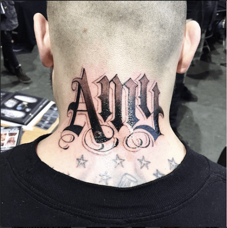 Big Sleeps Amy Neck Tattoo nápisy