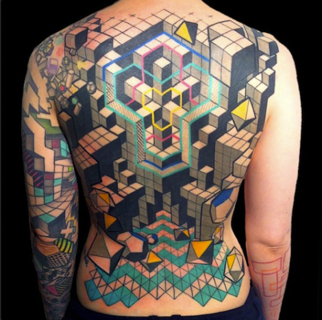 قطعة خلفية هندسية من Neo Tattoo