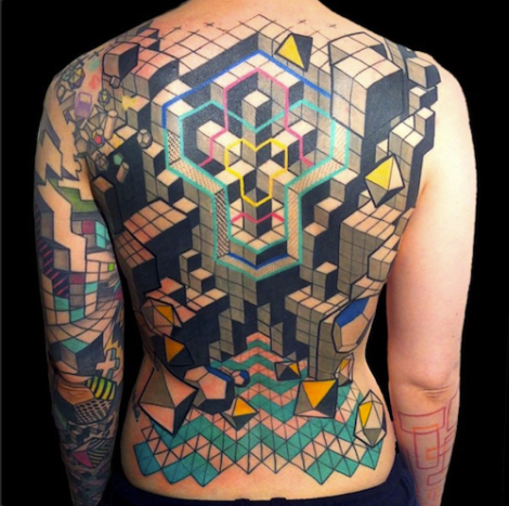 Geometrický zadní díl od Neo Tattoo