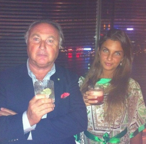 Foto via instagramElettra mit ihrem berühmten Vater ... den du wahrscheinlich nicht wiedererkennst.