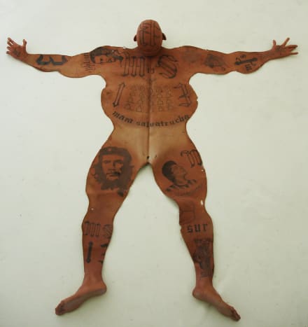 Pozorování tetování Che Guevary.
