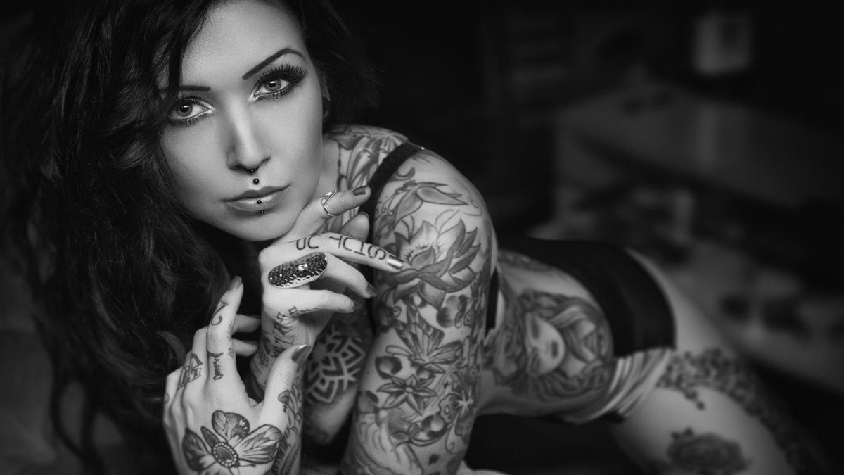 Tattooed-Women-Wallpaper-14