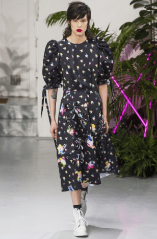 Zu den namhaften Kunden zählen Balenciaga, Kenzo, Thom Browne, Vogue China und Exit Magazine.