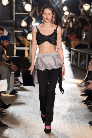 Zu den namhaften Kunden zählen Vogue Deutschland, Chanel, Numéro, Alexander Wang und Balenciaga.