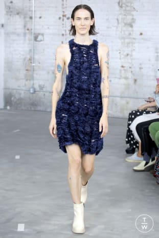 Zu den namhaften Kunden zählen Harper's Bazaar Germany, British Vogue, Dazed Magazine und Balenciaga.