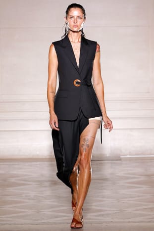 Zu den namhaften Kunden zählen Proenza Schouler, Theory, American Vogue, Marie Claire und Nordstrom.