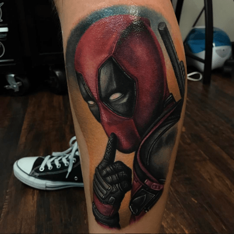 Tattoo von Danny Elliot.Dustin, der auf Twitter unter @poolspidey bekannt ist, twitterte am 5. März bei Ryan Reynolds und sagte dem Schauspieler: 