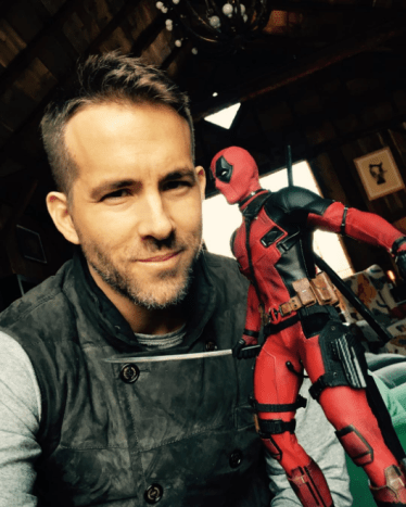 Foto: Ryan Reynolds/Instagram. Laut dem Teenager hinter dem Po-Tattoo kam die Inspiration für seine einseitige Wette mit Reynolds von einem Versprechen, das ein anderer Reynolds-Fan dem Schauspieler auf Twitter machte. „Ich habe gesehen, wie jemand anderes ihn getwittert hat und gesagt hat, dass er 10 Deadpool-DVDs kaufen würde, wenn er ihren Tweet mag, und er mochte ihn, also dachte ich, ich würde etwas Ähnliches tun“, sagte Dustin zu BuzzFeed. Außer Dustins Deadpool-Tribut ist viel dauerhafter. 