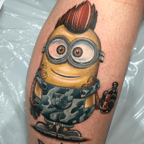 Hádáme, že tento minion je docela velký fanoušek Black Flag. Tetování od Ry Tattoomiester