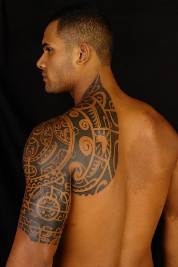 Polynesisches Tribal Schulter Tattoo