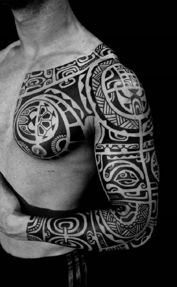 Polynesisches Tribal Tattoo mit fetten Mustern