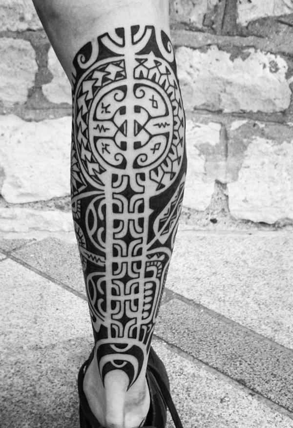 Maori Fettes schwarzes Kalb Tattoo Design