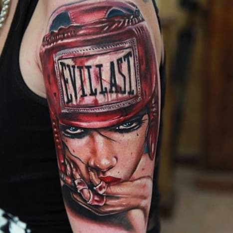 Trochu lepší detail na fantastickém tetování od Riche Pineda.