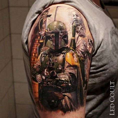 5. Boba Fett Někdy se styl počítá sakra hodně a nikdo v tom zatraceném vesmíru nevypadá chladněji než Fett v jeho mandalorianské zbroji. I když má za sebou celou ságu méně než 30 řádků dialogů, Fett je drsňák. Musí slíbit Vaderovi, že nezničí žádné tělo. Existuje pouze jeden typ člověka, který musí tento slib učinit, a to jsou lidé, kteří rozpadají blázny zleva a zprava. Navíc měl jet pack. Jet packy jsou nejlepší. Tetování Led Coult