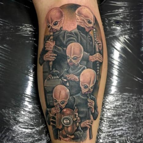 18. The Cantina Band Du hast dieses Tattoo weniger als 5 Sekunden angeschaut und ich garantiere dir, dass du den Song bereits im Kopf hast. Diese Jungs regieren. Sie sind die Rolling Stones von Tatooine.