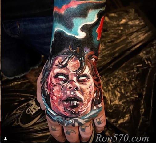 Ron Russo, malíř a tetovač, dělá neuvěřitelnou práci s barvami a proměňuje každé své tetování v život.