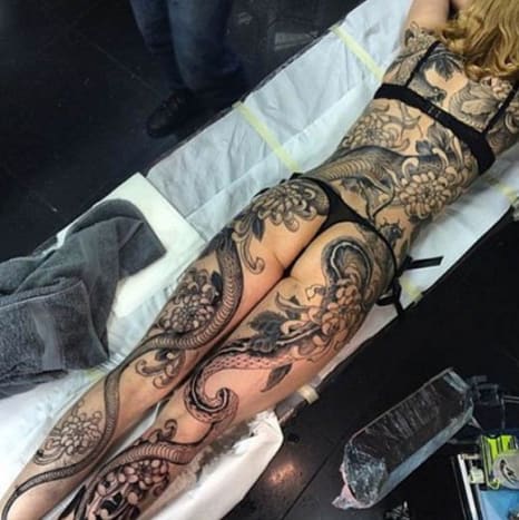 Joao Boscos Ganzkörperstück hier ist eines der beeindruckendsten Tattoos des Jahres 2015.