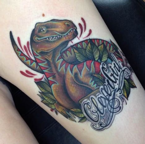 Lou Hopper přepracoval starší tetování, aby vytvořil toto. Chytrý tetovač.