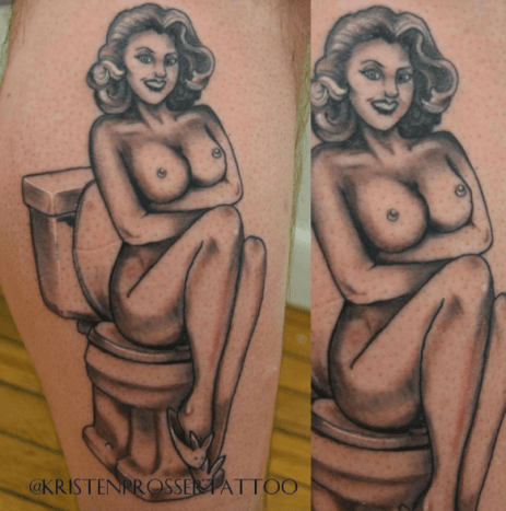 Frau auf Toilette Tattoo