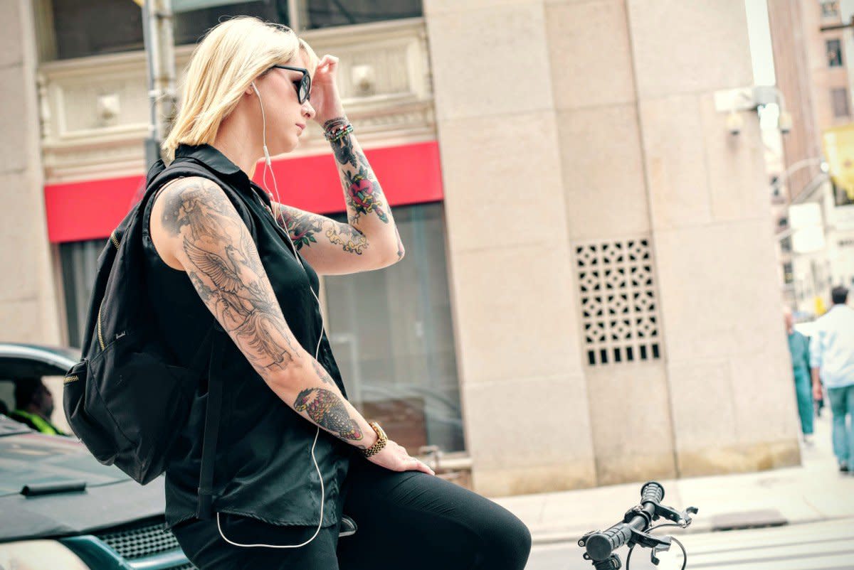 bike_bike_cyclist_girl_headphones_lady_music_tattoos-1087000