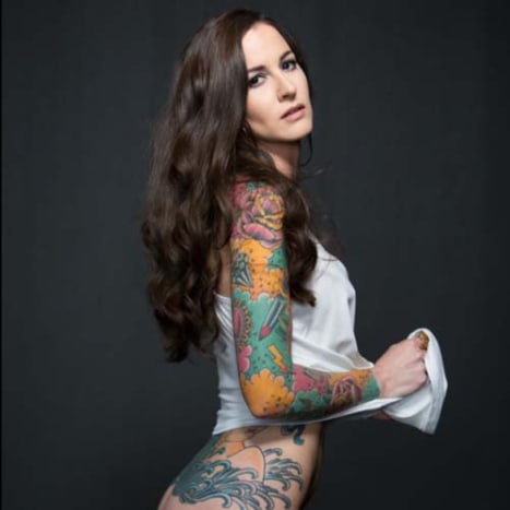 Wenn Ihnen dieser kleine Teaser eines Fotos gefällt, werden Sie die gesamte NSFW-Fotogalerie von Nicole Perez-Daple lieben.