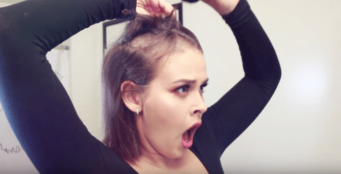 Foto via @helloimsaaraSie erlangte vor einigen Monaten Bekanntheit, nachdem sie ein schockierendes Video gepostet hatte, in dem sie sich den Kopf rasierte.