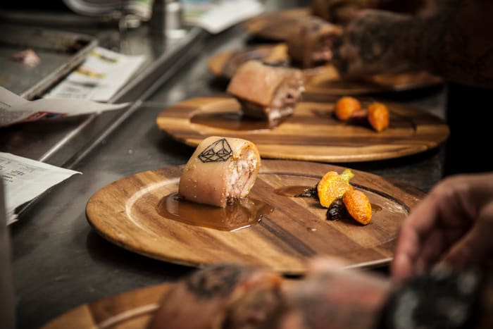 (Beispiele des tätowierten Schweinefleischs, das beim INKed-Dinner serviert wird. Foto: Thompson Seattle)