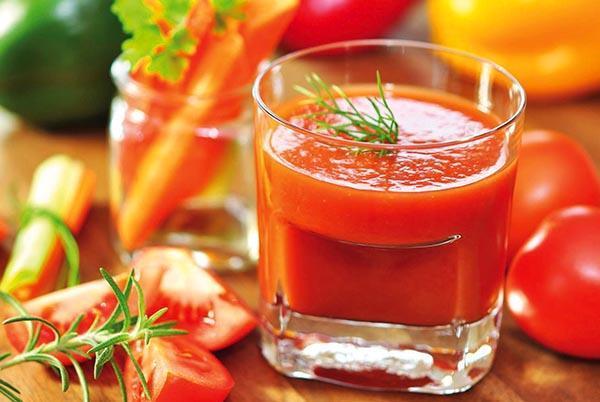 jugo con hierbas