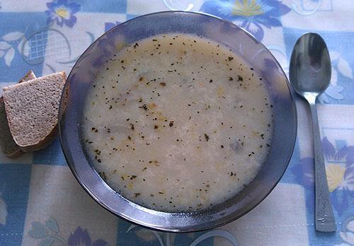 sopa de queso clásica con champiñones