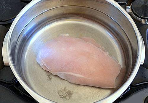 faire bouillir le filet de poulet