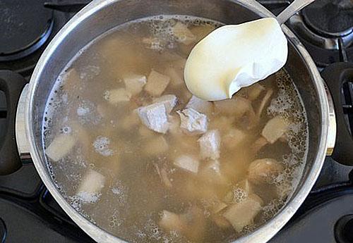 ajouter le fromage fondu et les épices