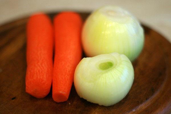 éplucher les légumes