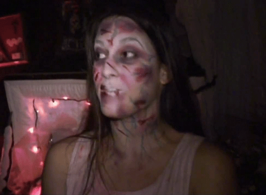 New York، NYBlood Manor: مدينة نيويورك الأكثر دموية والأكثر إثارة للصراخ. لن تنظر إلى الدم بنفس الطريقة مرة أخرى.