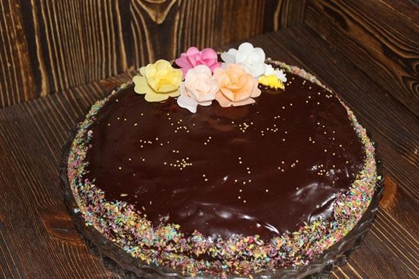 Pastel de muñón podrido con mermelada de frambuesa