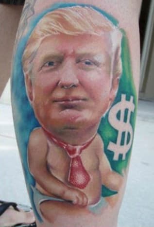 Baby-Trump? Wahrscheinlich ist er auf diese Weise auf die Welt gekommen – Machtkrawatte und alles.