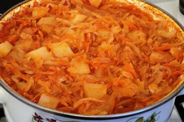 ragoût de chou et pommes de terre