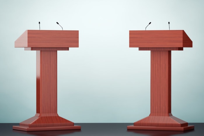 pódium debaty