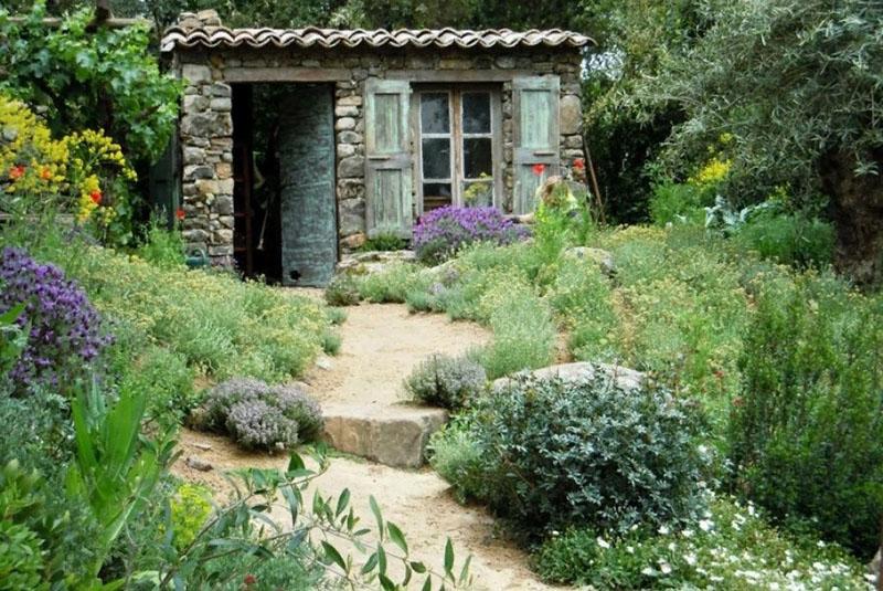 edificios agrícolas y huerta.