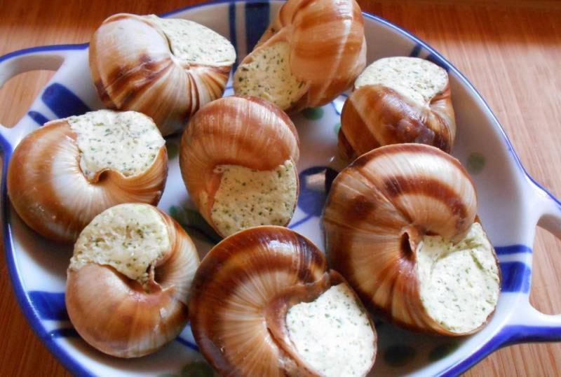 rellena las conchas con salsa