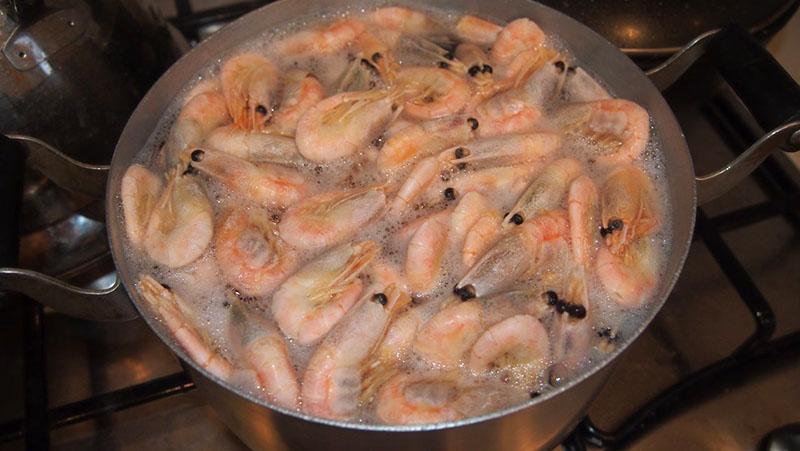 faire bouillir les crevettes