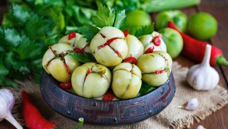 tomates marinées épicées vertes