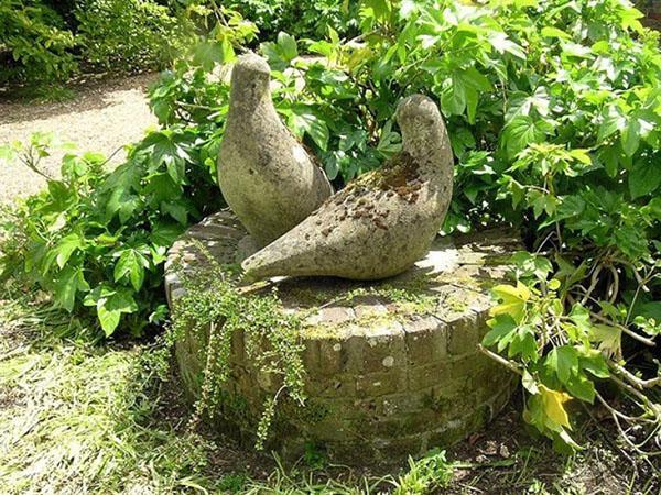 utilisation de figurines de jardin