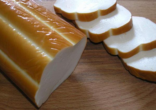 queso salchicha ahumado