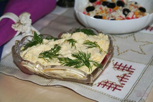 Aperitivo judío en una ensaladera