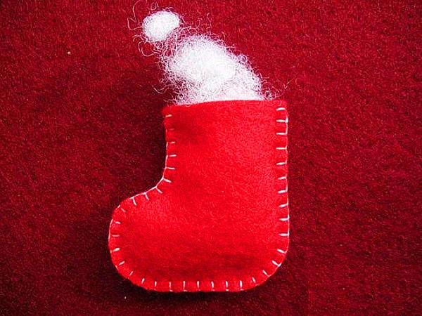 nous remplissons la chaussette avec du coton ou du polyester de rembourrage
