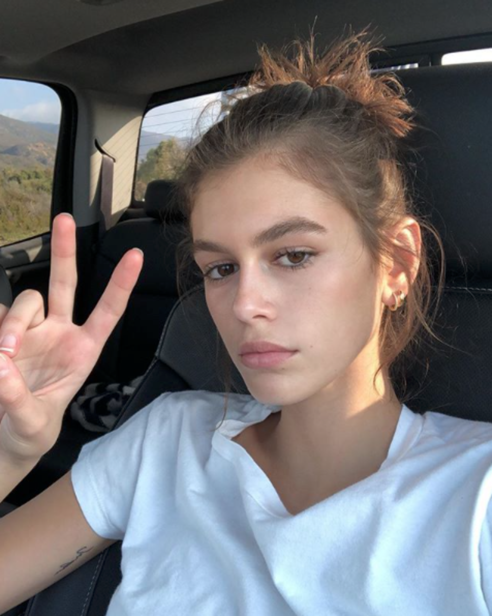 Kaia Gerber Tattoo, Kaia Gerber, Cindy Crawford Tochter, Kaia Gerber Eltern, Rande Gerber, Kaia Gerber neue Tattoos, Presley Walker Gerber, Presley Gerber, Kaia Gerber Minderjährige, versteckte Tattoos, Rafael Valdez